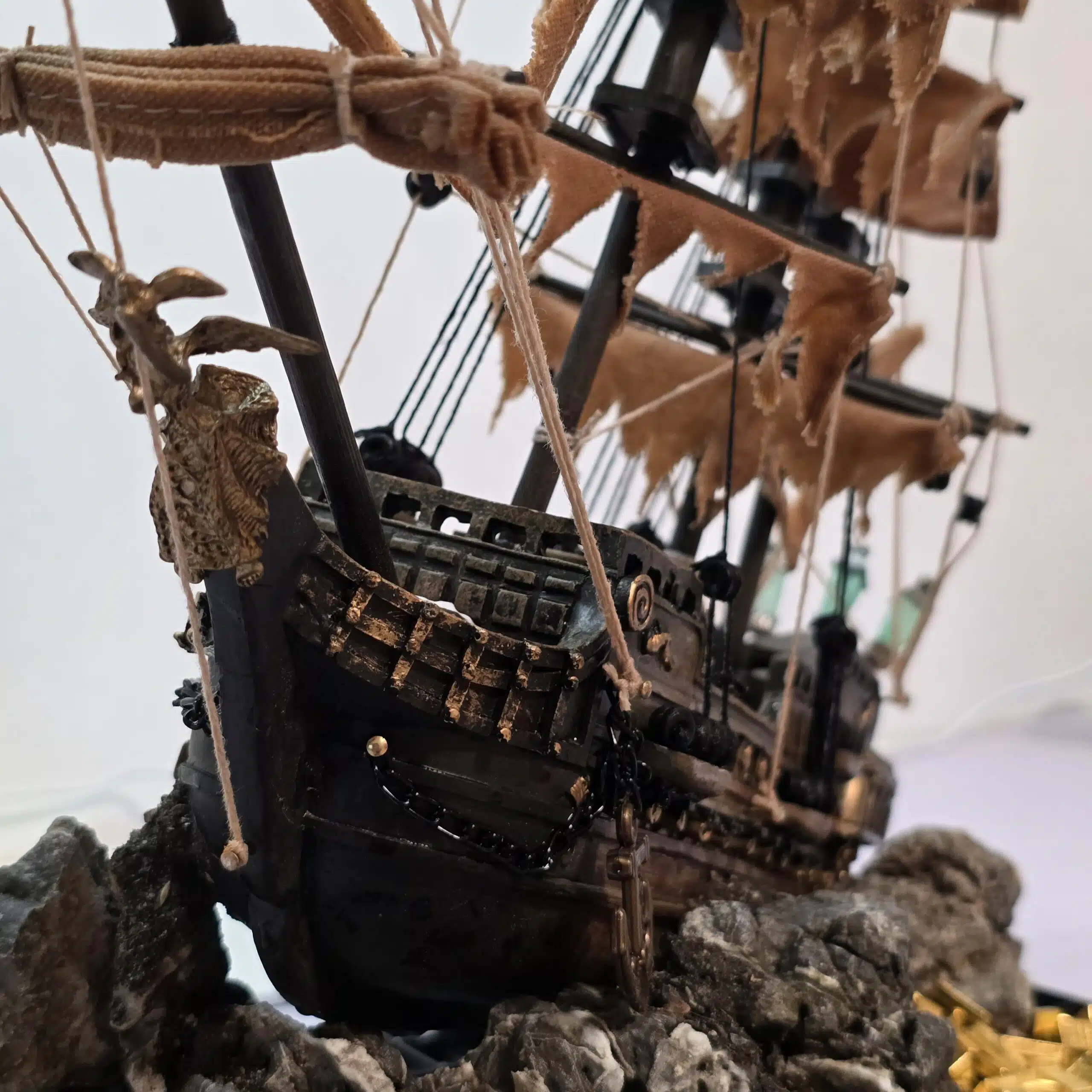 Battle-Damaged Style Aquarium Pirate Ship(Large size) - Image 4