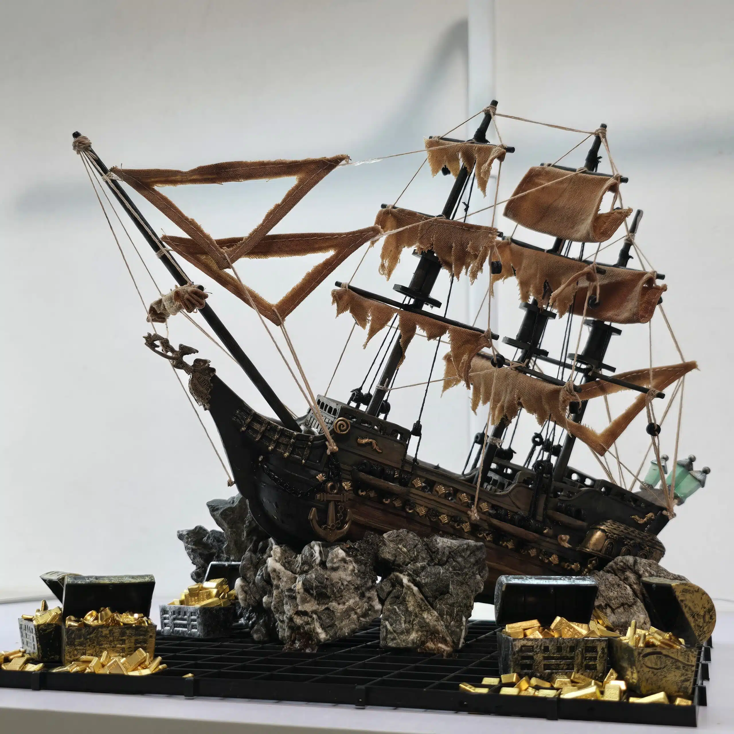 Battle-Damaged Style Aquarium Pirate Ship(Large size) - Image 2